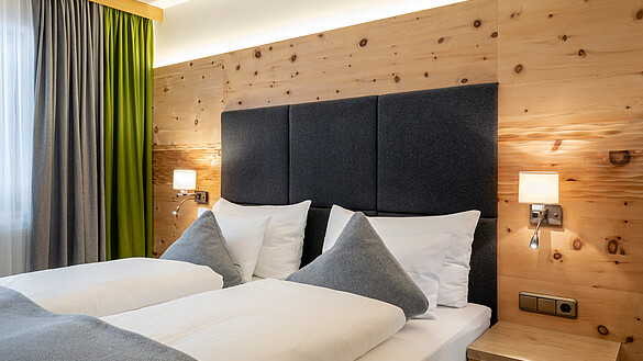 Das Foto darf ausschließlich für Marketingmaßnahmen des Ski & Bike Hotel WIESENEGG - Jakob Schwabl KG - Glemmtalerlandesstr. 385 - A-5753 Saalbach räumlich und zeitlich unbegrenzt verwendet werden. Das Copyright verbleibt beim Bildautor Günter Standl (www.guenterstandl.de). Jegliche Nutzung Dritter ist mit dem Bildautor gesondert zu vereinbaren. Der Bildautor stellt das gelieferte Bildmaterial nicht von Rechten Dritter frei. Etwaige Ansprüche Dritter fallen in den Verantwortungsbereich des Bildnutzers.