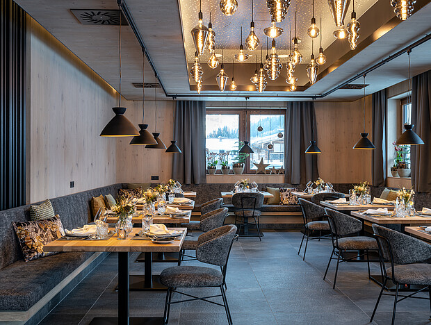 Das Foto darf ausschließlich für Marketingmaßnahmen des Ski & Bike Hotel WIESENEGG - Jakob Schwabl KG - Glemmtalerlandesstr. 385 - A-5753 Saalbach räumlich und zeitlich unbegrenzt verwendet werden. Das Copyright verbleibt beim Bildautor Günter Standl (www.guenterstandl.de). Jegliche Nutzung Dritter ist mit dem Bildautor gesondert zu vereinbaren. Der Bildautor stellt das gelieferte Bildmaterial nicht von Rechten Dritter frei. Etwaige Ansprüche Dritter fallen in den Verantwortungsbereich des Bildnutzers.