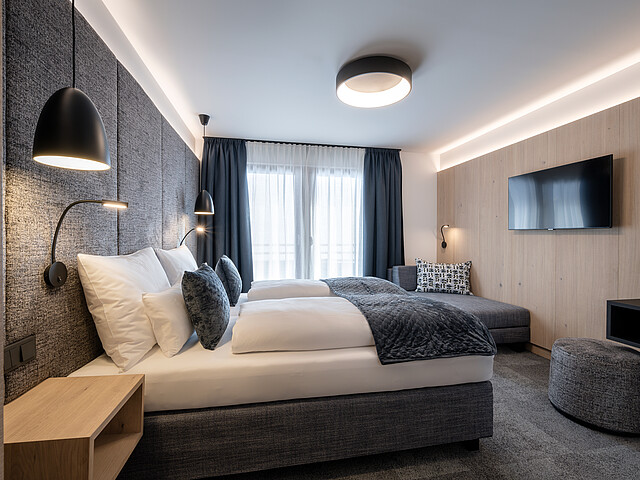 Das Foto darf ausschließlich für Marketingmaßnahmen des Ski & Bike Hotel WIESENEGG - Jakob Schwabl KG - Glemmtalerlandesstr. 385 - A-5753 Saalbach räumlich und zeitlich unbegrenzt verwendet werden. Das Copyright verbleibt beim Bildautor Günter Standl (www.guenterstandl.de). Jegliche Nutzung Dritter ist mit dem Bildautor gesondert zu vereinbaren. Der Bildautor stellt das gelieferte Bildmaterial nicht von Rechten Dritter frei. Etwaige Ansprüche Dritter fallen in den Verantwortungsbereich des Bildnutzers.