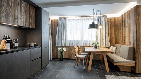 Das Foto darf ausschließlich für Marketingmaßnahmen des Ski & Bike Hotel WIESENEGG - Jakob Schwabl KG - Glemmtalerlandesstr. 385 - A-5753 Saalbach räumlich und zeitlich unbegrenzt verwendet werden. Das Copyright verbleibt beim Bildautor Günter Standl (www.guenterstandl.de). Jegliche Nutzung Dritter ist mit dem Bildautor gesondert zu vereinbaren. Der Bildautor stellt das gelieferte Bildmaterial nicht von Rechten Dritter frei. Etwaige Ansprüche Dritter fallen in den Verantwortungsbereich des Bildnutzers.