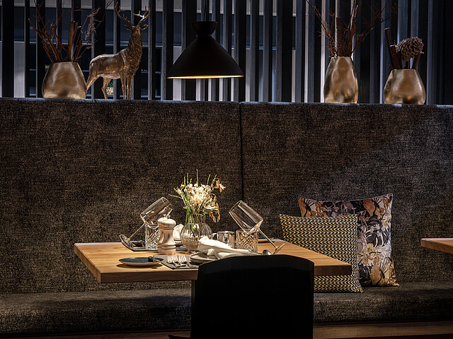 Das Foto darf ausschließlich für Marketingmaßnahmen des Ski & Bike Hotel WIESENEGG - Jakob Schwabl KG - Glemmtalerlandesstr. 385 - A-5753 Saalbach räumlich und zeitlich unbegrenzt verwendet werden. Das Copyright verbleibt beim Bildautor Günter Standl (www.guenterstandl.de). Jegliche Nutzung Dritter ist mit dem Bildautor gesondert zu vereinbaren. Der Bildautor stellt das gelieferte Bildmaterial nicht von Rechten Dritter frei. Etwaige Ansprüche Dritter fallen in den Verantwortungsbereich des Bildnutzers.